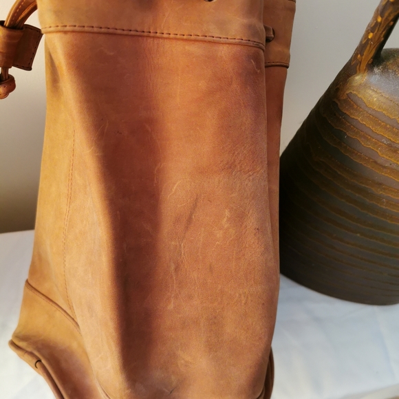 Thick leather over shoulder, tan leather - Picture 15 of 15